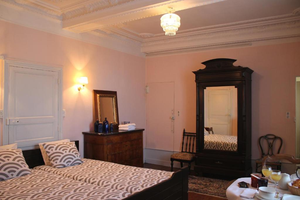 Chambres D'Hotes La Distillerie B&B Saint-Germain-du-Bois Szoba fotó